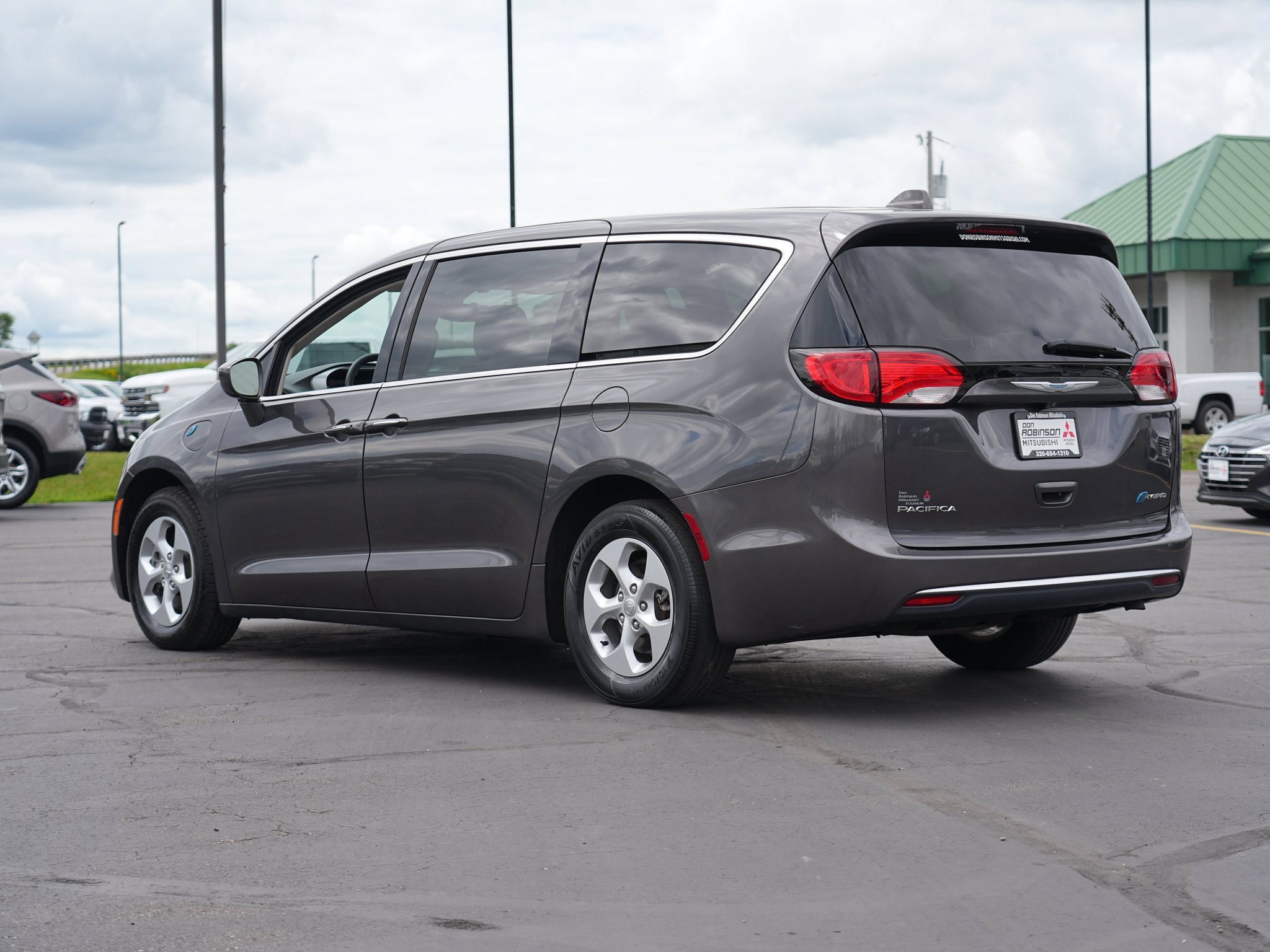 Used 2017 Chrysler Pacifica Touring Plus FWD image 6