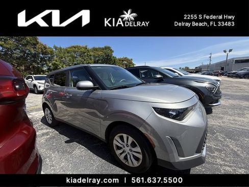 Used 2023 Kia Soul LX FWD image 2