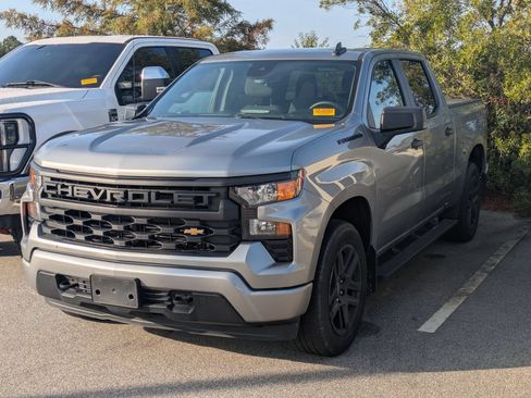 Used 2023 Chevrolet Silverado 1500 Custom AWD/4WD image 2
