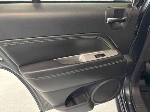 Used 2014 Jeep Compass Latitude image 16