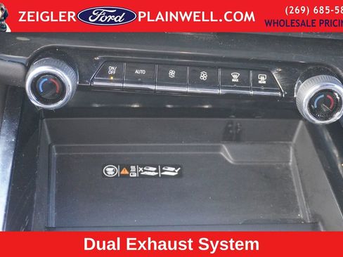 Used 2025 Chevrolet Suburban Z71 image 24