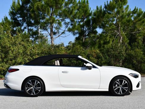 Used 2025 Mercedes-Benz CLE 300 4MATIC Cabriolet image 46
