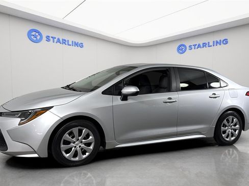 Used 2022 Toyota Corolla LE image 2