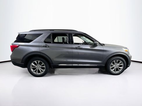 Used 2022 Ford Explorer XLT w/ Equipment Group 202A AWD/4WD image 4