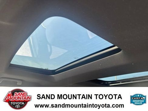 Used 2019 Ford Explorer XLT w/ Equipment Group 202A FWD image 16