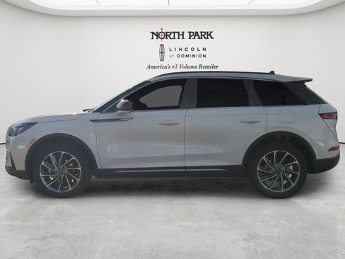 New 2026 Lincoln Corsair Premiere FWD image 6