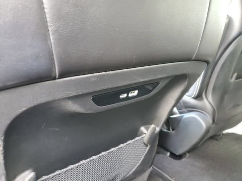 Used 2024 Chrysler Pacifica Touring-L FWD image 10