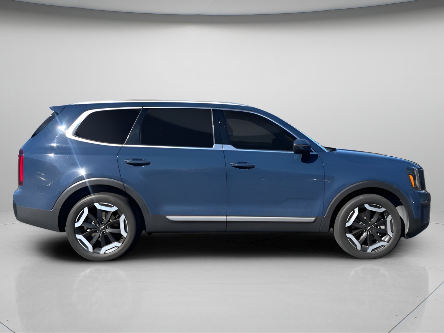 Used 2023 Kia Telluride S AWD/4WD image 4