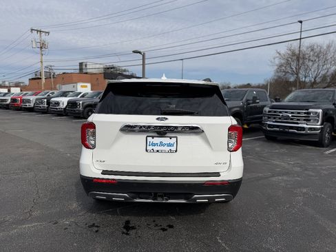 Certified 2022 Ford Explorer XLT w/ Equipment Group 202A image 5