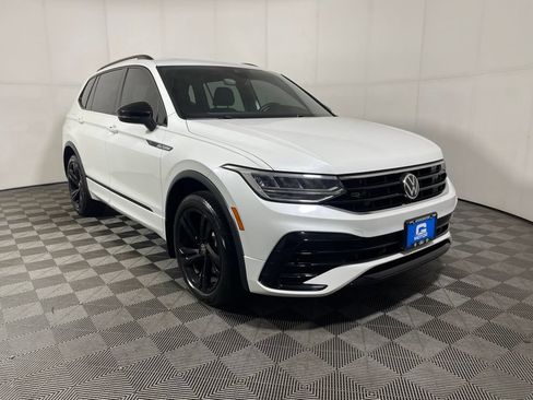 Used 2024 Volkswagen Tiguan SE R-Line AWD/4WD image 2