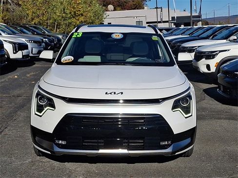 Certified 2023 Kia Niro EX Touring image 2