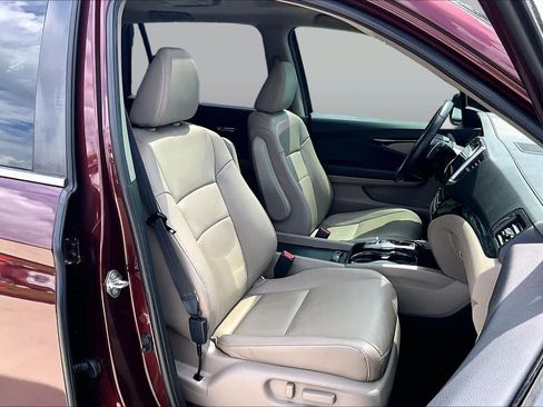 Used 2018 Honda Pilot Touring image 9