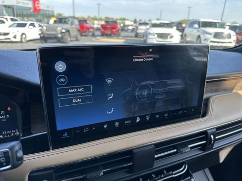 Used 2023 Lincoln Corsair Reserve w/ Equipment Group 201A AWD/4WD image 19
