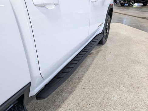 Used 2024 GMC Sierra 2500 AT4 w/ AT4 Premium Plus Package AWD/4WD image 11