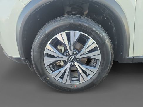 Used 2023 Nissan Rogue SV image 15