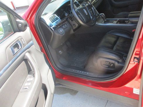 Used 2010 Lincoln MKS AWD image 23