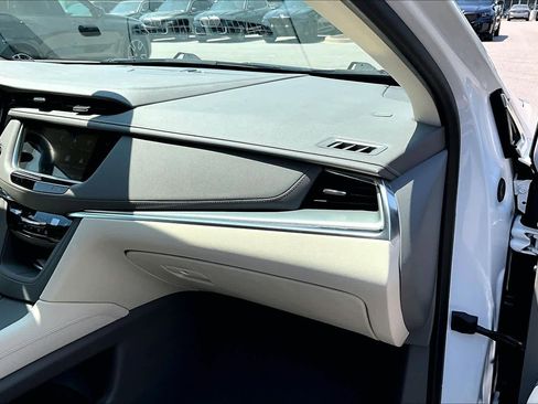 Used 2021 Cadillac XT5 Premium Luxury image 18