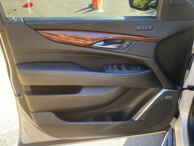 Used 2018 Cadillac Escalade Luxury w/ LPO, Radiant Package AWD/4WD image 12