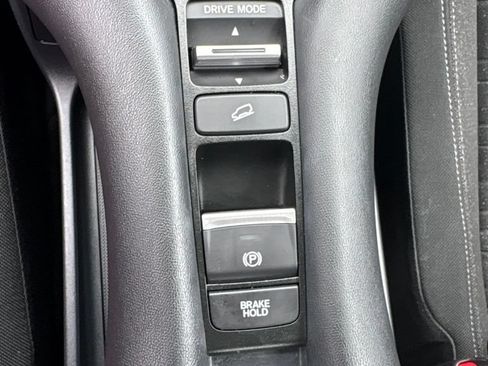 Used 2023 Honda HR-V LX image 31