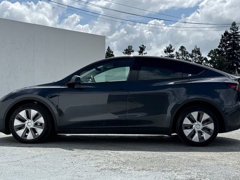 Used 2024 Tesla Model Y Long Range AWD/4WD image 6