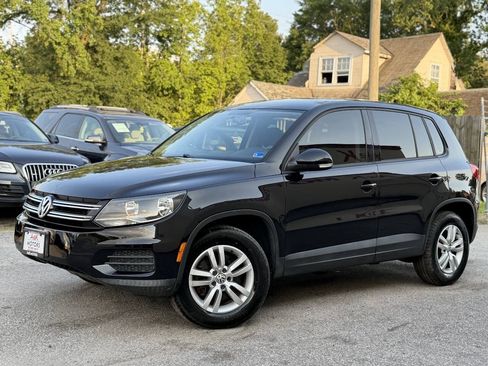 Used 2013 Volkswagen Tiguan S FWD image 2