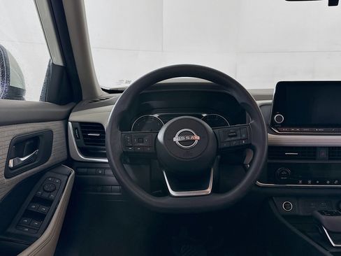 Used 2023 Nissan Rogue SV AWD/4WD image 18