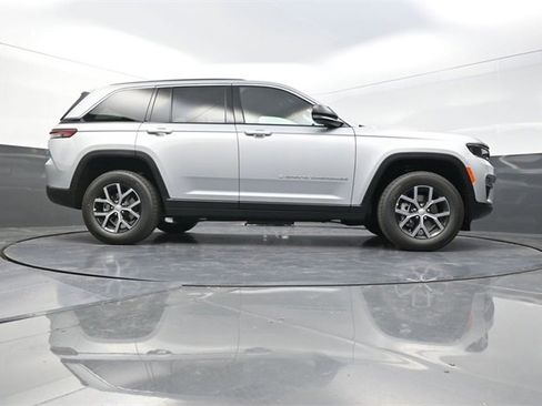 New 2025 Jeep Grand Cherokee Limited image 24
