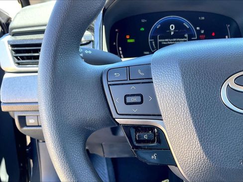 Used 2025 Toyota Camry LE image 21