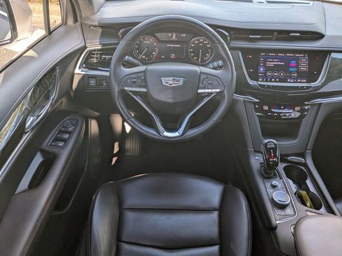 Used 2022 Cadillac XT6 Premium Luxury image 16