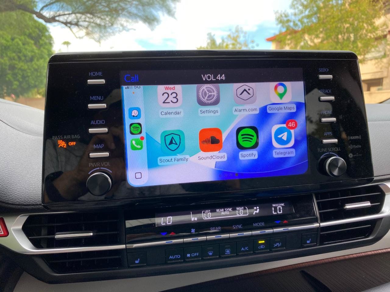 Used 2024 Toyota Sienna XLE FWD image 76