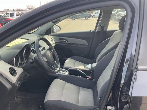 Used 2013 Chevrolet Cruze LS image 5