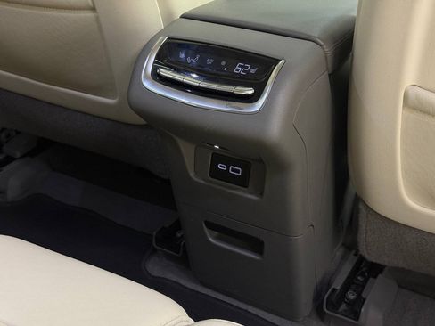 Used 2020 Cadillac XT6 Premium Luxury FWD image 27