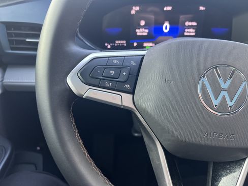 Certified 2024 Volkswagen Taos SE w/ Panoramic Sunroof Package FWD image 16