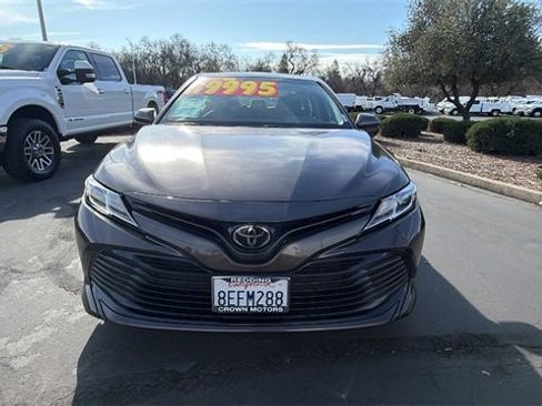 Used 2018 Toyota Camry LE image 8