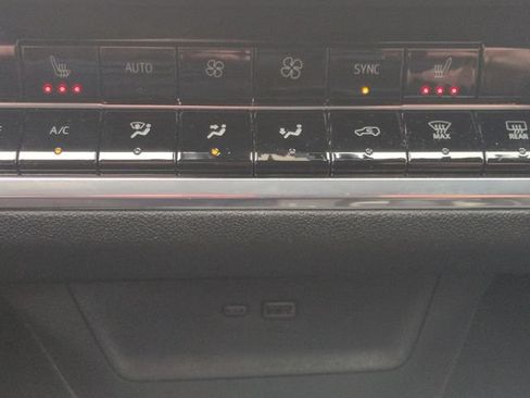 Used 2025 Chevrolet Equinox LT w/ Convenience Package II AWD/4WD image 22