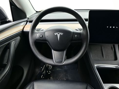 Used 2025 Tesla Model Y Long Range image 29
