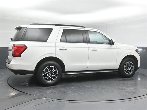 Certified 2023 Ford Expedition XLT image 4