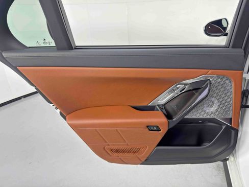 Used 2023 BMW 760i xDrive image 57