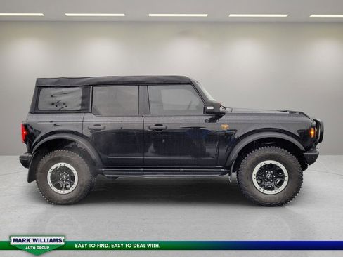 Used 2023 Ford Bronco Badlands image 9