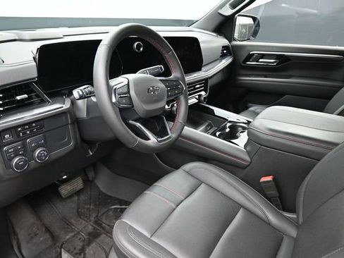 Used 2025 Chevrolet Suburban RST w/ Comfort Package AWD/4WD image 13