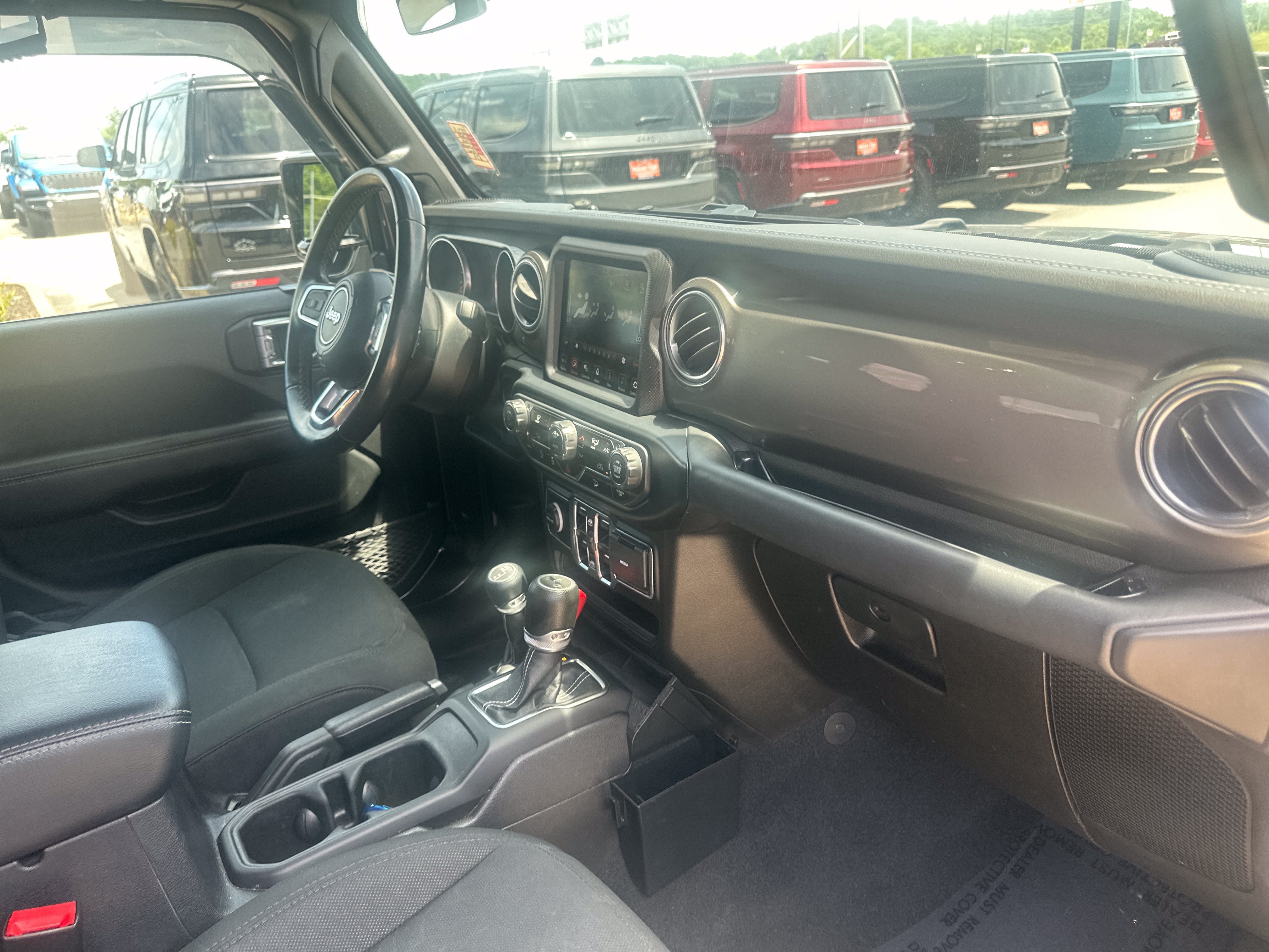 Used 2020 Jeep Wrangler Unlimited Sahara AWD/4WD image 30