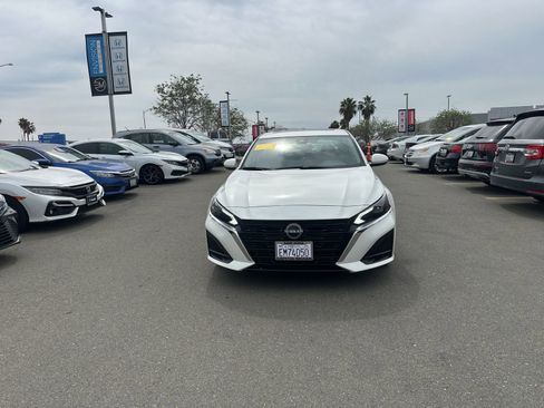 Used 2023 Nissan Altima 2.5 SV w/ SV Premium Package image 1