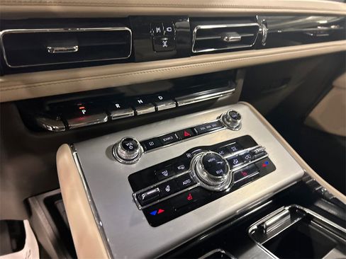 Used 2022 Lincoln Aviator AWD w/ Premium Package image 16