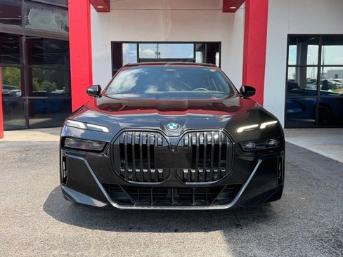 Used 2023 BMW 760i xDrive w/ Luxury Rear Seating Package AWD/4WD image 3
