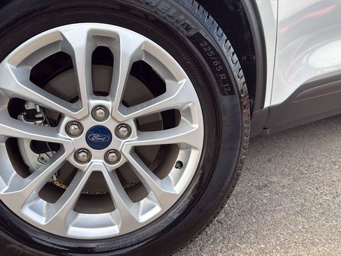 Certified 2020 Ford Escape SE FWD image 29