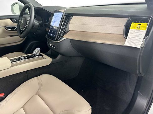 New 2025 Volvo XC90 B6 Plus w/ Protection Package Premier image 29