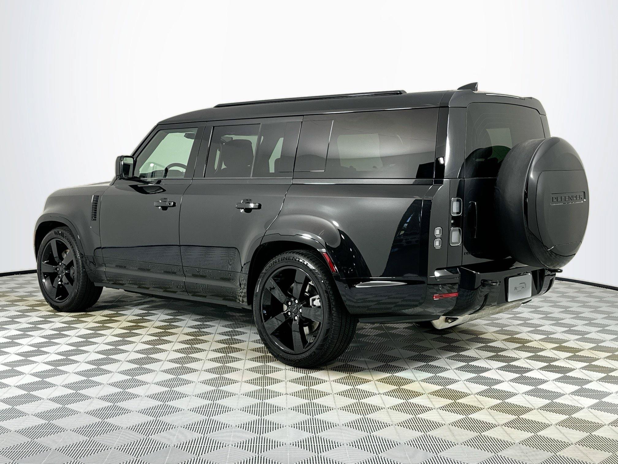 Used 2026 Land Rover Defender 130 X-Dynamic SE AWD/4WD image 7