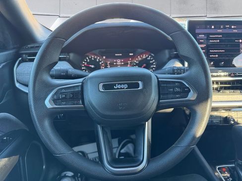 Used 2023 Jeep Compass Sport image 9