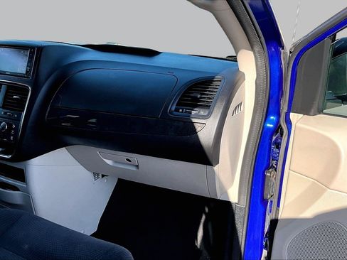 Used 2018 Dodge Grand Caravan SE w/ UConnect Hands-Free Group FWD image 15