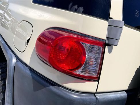 Used 2010 Toyota FJ Cruiser 4WD image 32